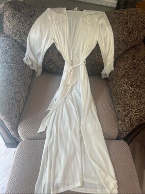 Linea Donatella White Lace-Shoulder satin  Long Robe w/embellishments